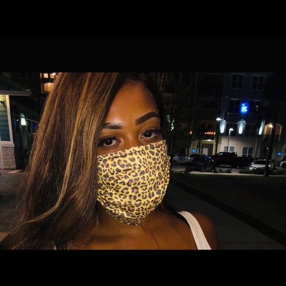 Stylish pleated breathable face mask - Picture 2 of 8
